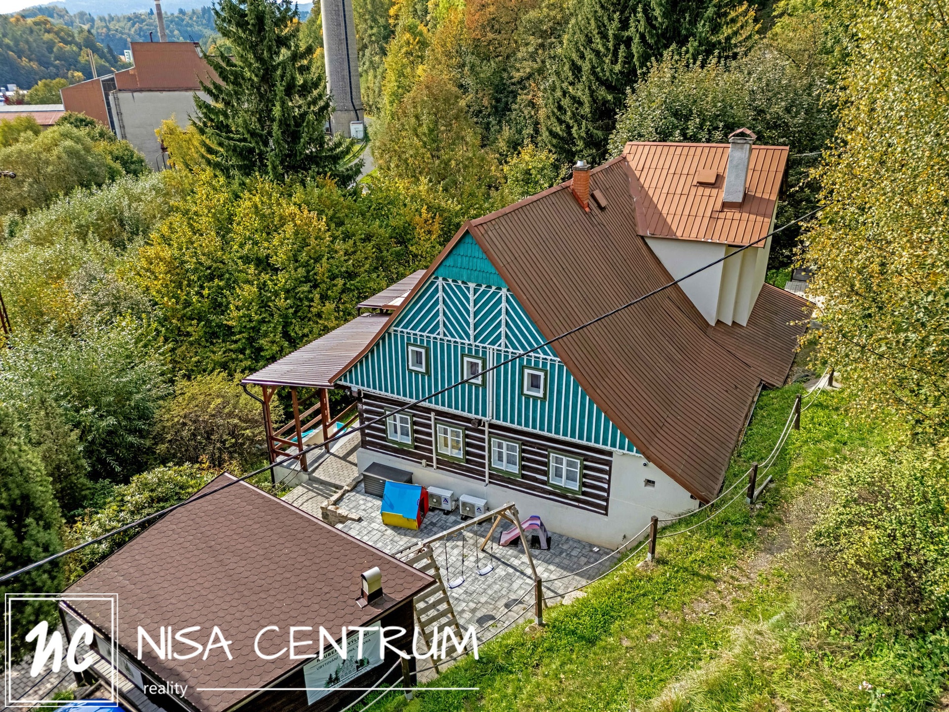 Prodej prostorné roubenky se saunou a vířivkou v Desné, pozemek 3 111 m²