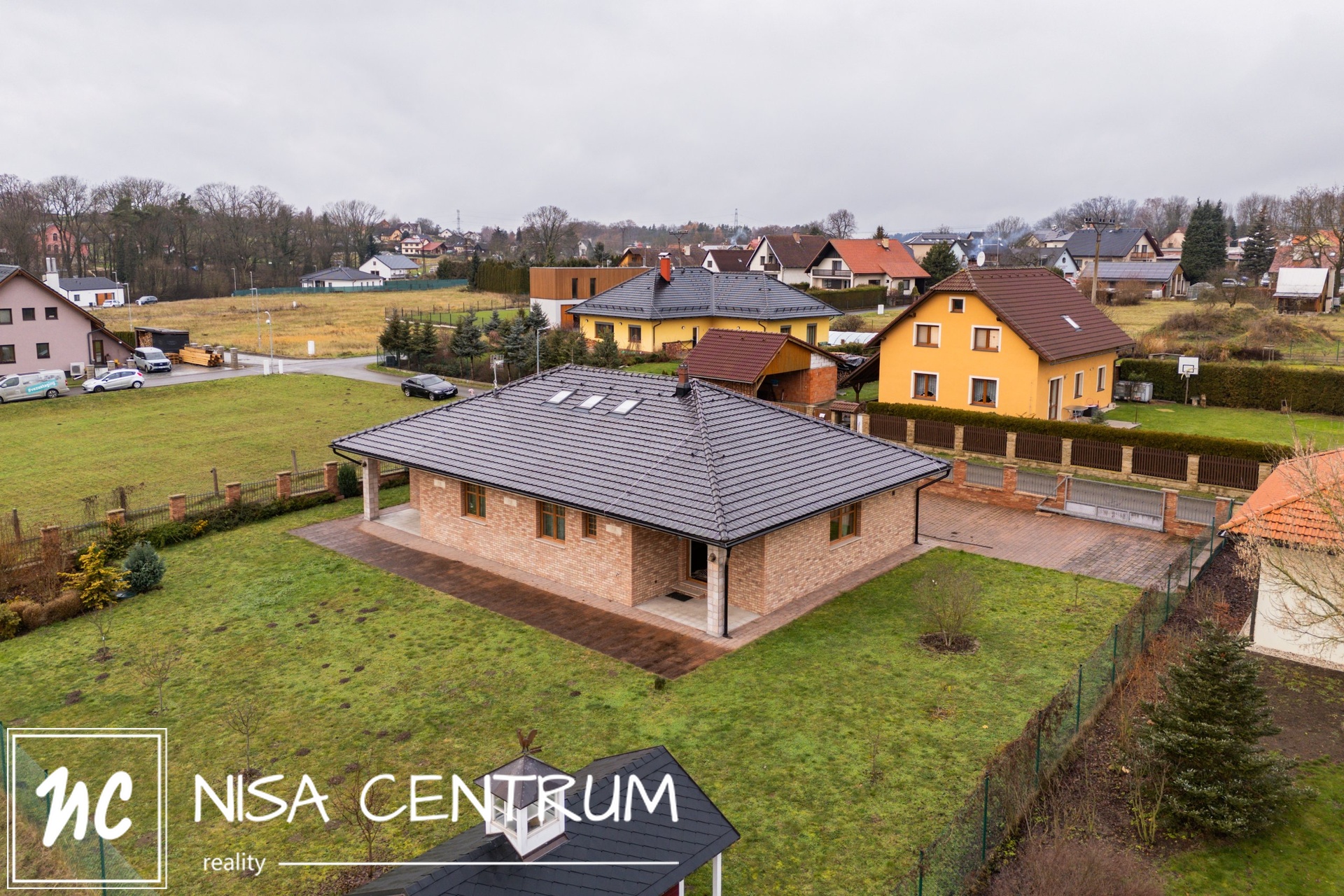 Prodej bungalovu v anglosaském stylu 190 m², pozemek 1073 m²